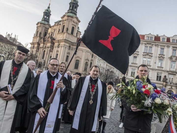 Ve znamení kříže a kalicha