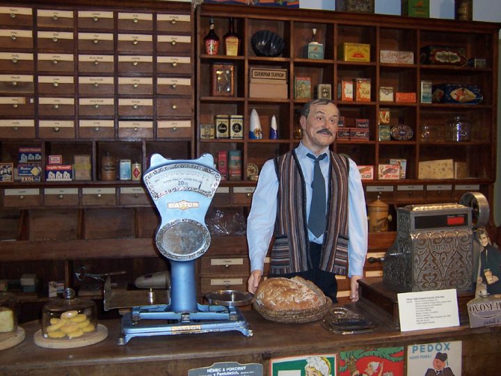 Koloniál pana Bajzy aneb historie obchodu a obchodování