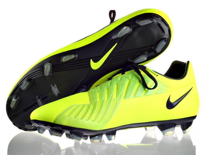 Výstava kopaček, míčů a dresů